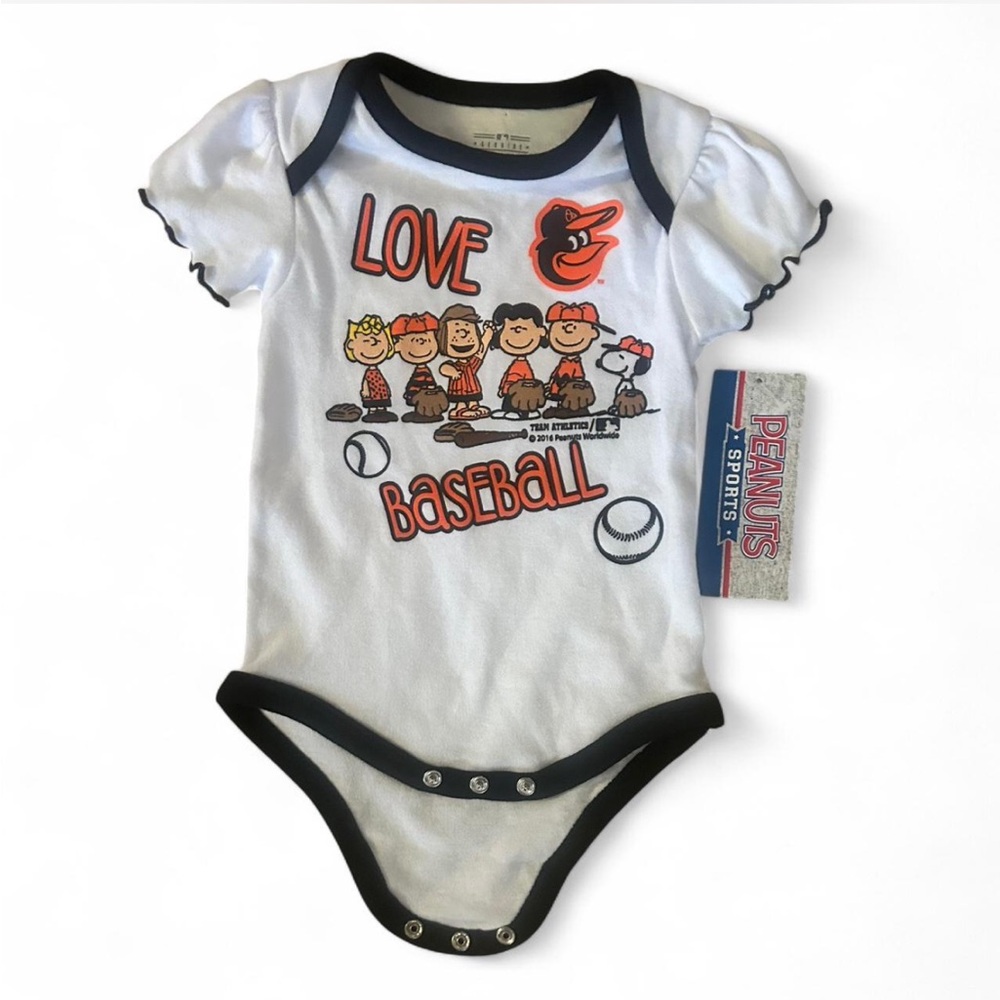 MLB INFANTS 0-3 MONTH BALTIMORE ORIOLES PEANUTS LOVE BASEBALL Onesie WHITE